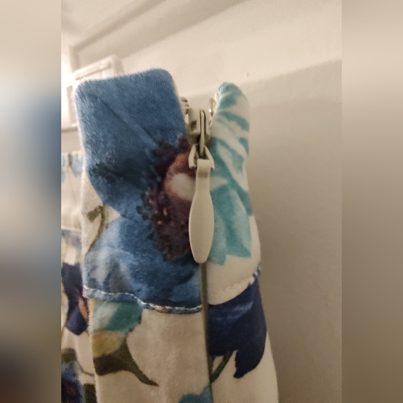 Talbots Floral Pleated Skirt in Blue/Yellow - Size 10 - Picture 2 of 6